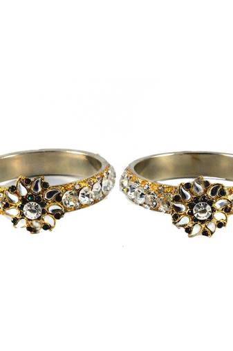 Antiqe Bangles Color-White