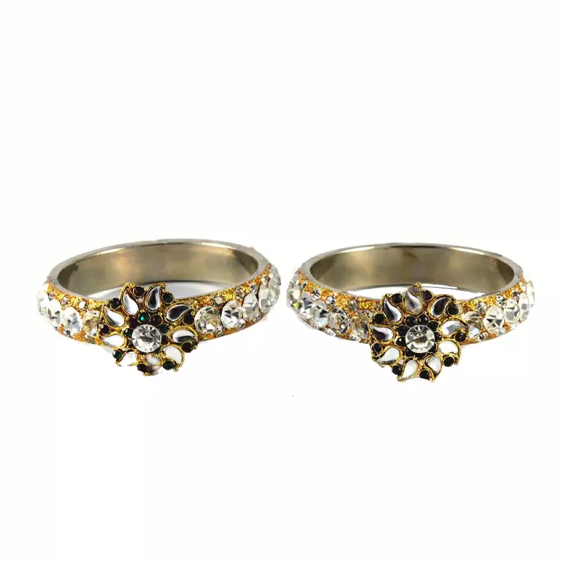 Antiqe Bangles Color-White