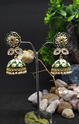 Green earrings 1