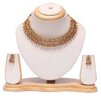 Gold stone studded raani haar with beautiful earrings 1