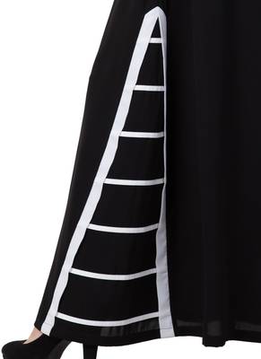 Black Casual Dress Abaya With Front Pockets And Unique Design 4