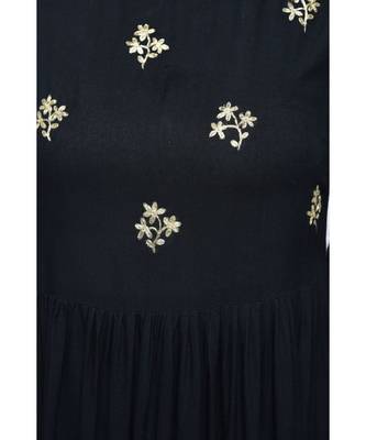 black viscose stitched quarter_sleeve kurtis 4