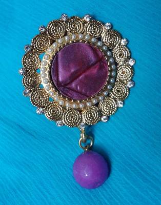 Gold Amethyst brooch 1