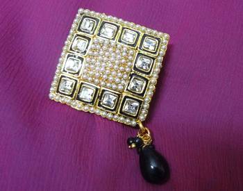 Gold Onyx brooch 1