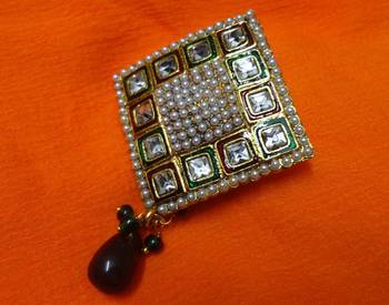 Gold Opal brooch 2