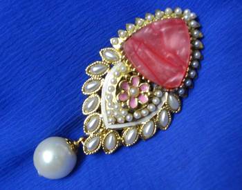 Gold Pearl brooch 1