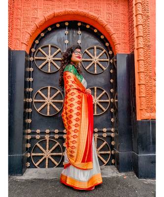 Beige Woven Crepe Saree With Blouse 3