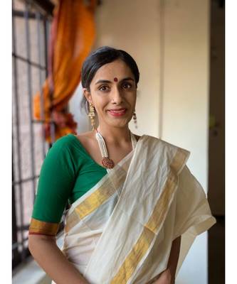 kasavu saree with golden border. 3