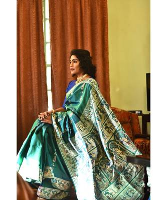 Royal, majestic Baluchari saree in a dual tone of blue-green 1