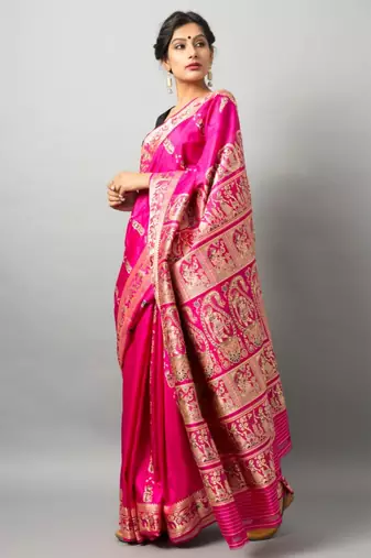 The beautiful Baluchari weave looks absolutely stunning in this dark pink avatar