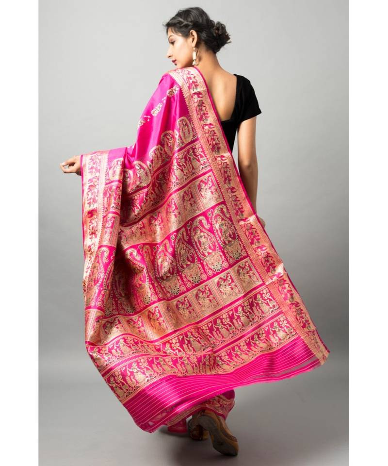 The beautiful Baluchari weave looks absolutely stunning in this dark pink avatar