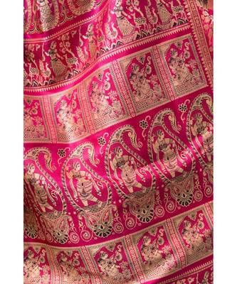 The beautiful Baluchari weave looks absolutely stunning in this dark pink avatar 4