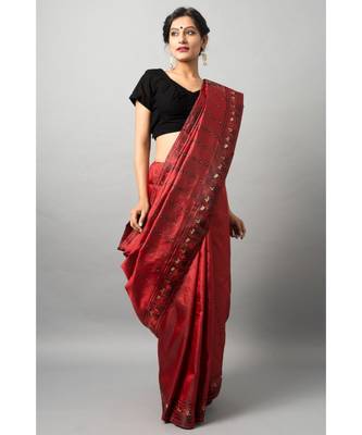 The beautiful Baluchari weave looks absolutely stunning in this maroon avatar 1