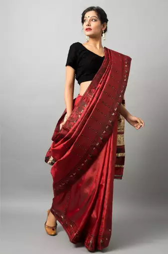 The beautiful Baluchari weave looks absolutely stunning in this maroon avatar