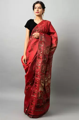 The beautiful Baluchari weave looks absolutely stunning in this maroon avatar