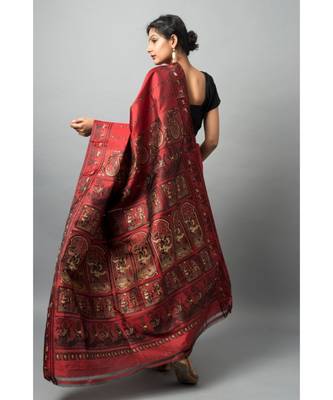 The beautiful Baluchari weave looks absolutely stunning in this maroon avatar 4