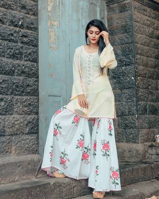Cream Hand Embroidered Kurta Set With This Beautiful Potli 3