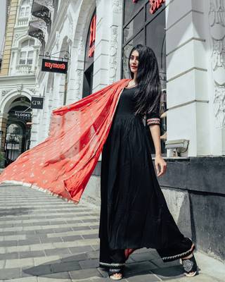 Midnight Black Suit Set With Beautiful Red Dupatta 3