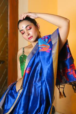 Dark blue woven chanderi silk saree with blouse 3