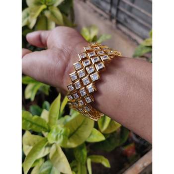 gold kundan bangles for women 3