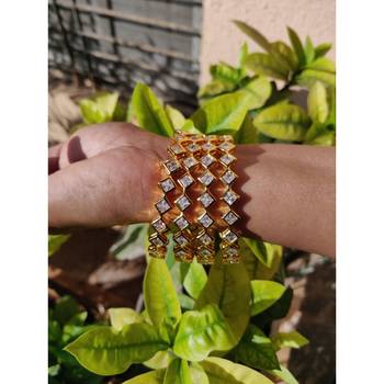 gold kundan bangles for women 4
