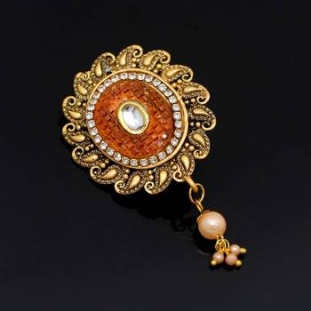 Gold brooch 1