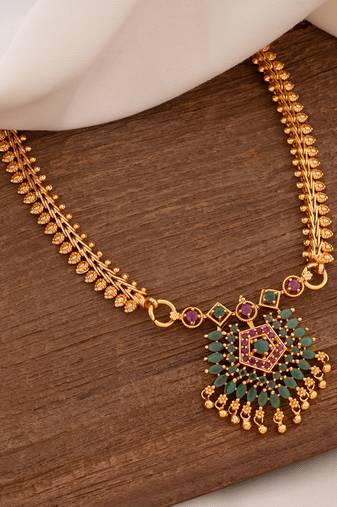 Golden Leaf Design Necklace with Pendant