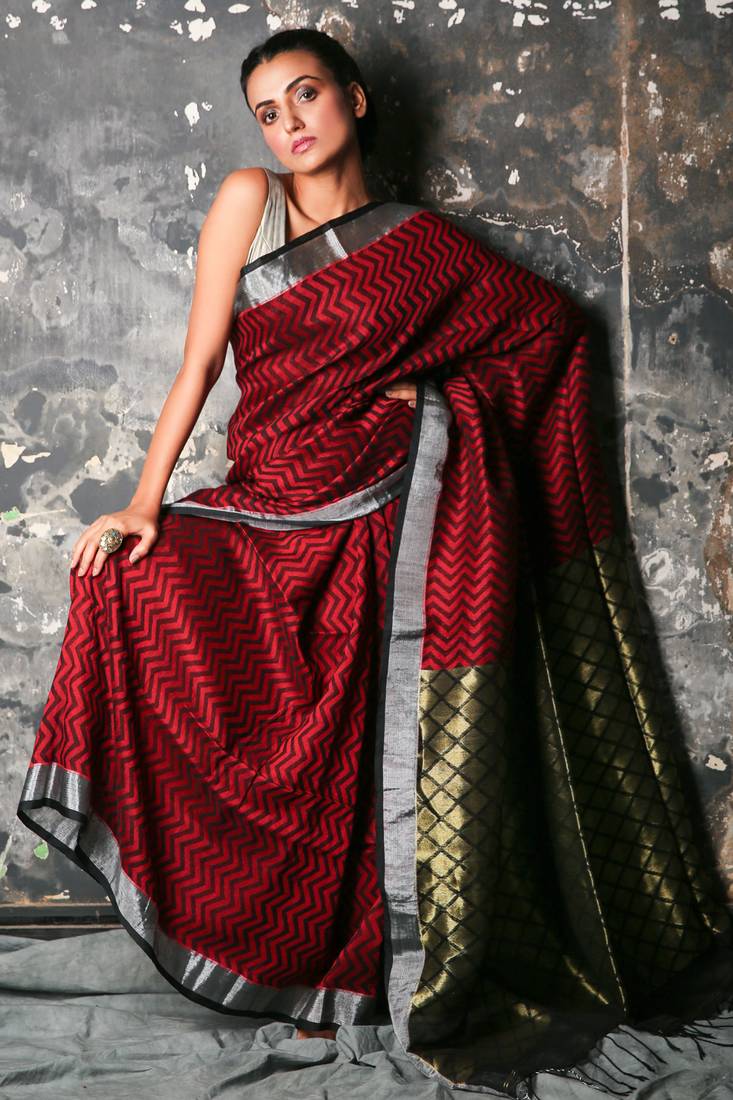 Maroon Pure Linen Saree With All Over Weaving With Zari Border & Pallu