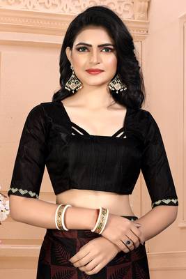 Black plain silk saree with blouse 5
