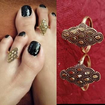 Gold toe-rings 1