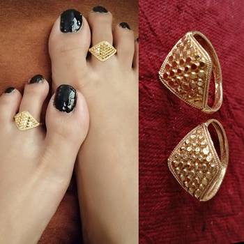 Gold toe-rings 1
