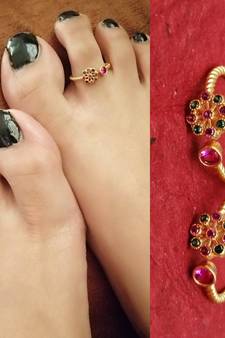 Gold Plated Unique Multicolour Flower Toe Rings