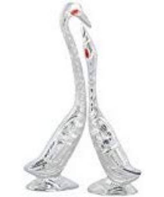 Metal Pair Kissing Duck Showpiece 1