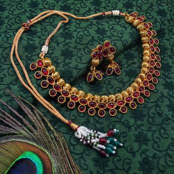 Gold necklaces 4