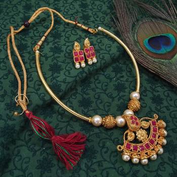 Gold necklaces 4