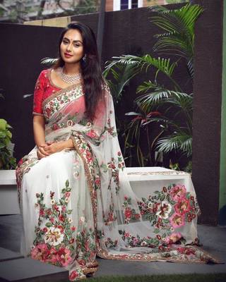 White Georgette Embroidered Saree With Blouse  1