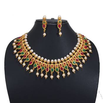 Red necklace-sets 1