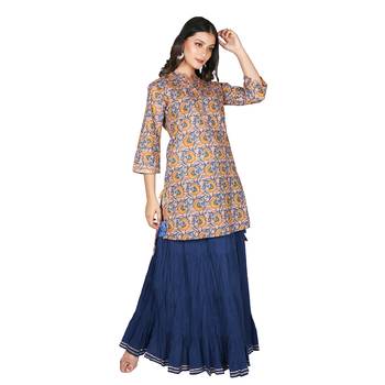 Women   s Peach & Blue Cotton Printed Mirror Work Kurti & Skirt, 2