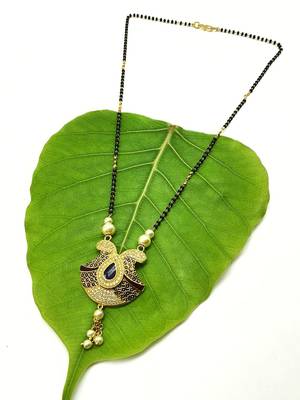 Mangalsutra Enamel Work Stone Pendant White Pearl Latkan Black Bead Single Line Layer Short Mangalsutra Design Latest 2