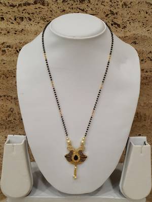 Mangalsutra Enamel Work Stone Pendant White Pearl Latkan Black Bead Single Line Layer Short Mangalsutra Design Latest 3