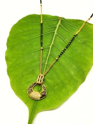 Mangalsutra  Enamel Work Stone Pendant Black Beads Single Line Layer Short Mangalsutra Designs Latest Chain 2