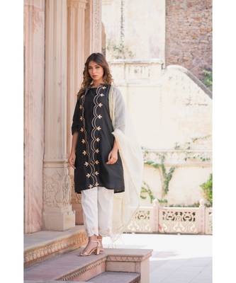 Monochrome Gota Cutwork Set 4