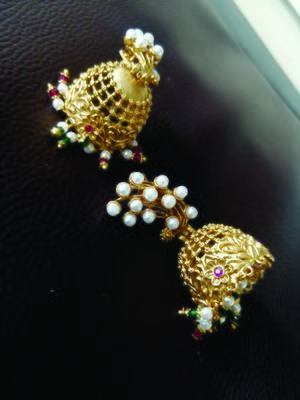 Gold earrings 1