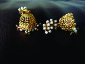 Gold earrings 3