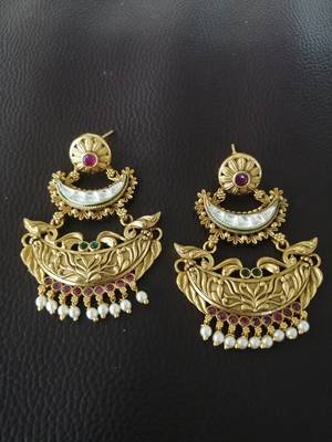 Gold earrings 3