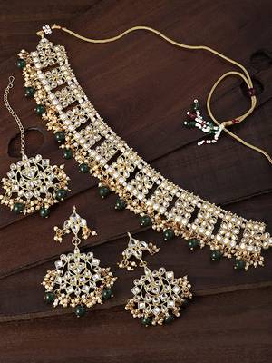 Traditional Kundan Choker Necklace Set with Earrings & Maang Tikka For Women  2