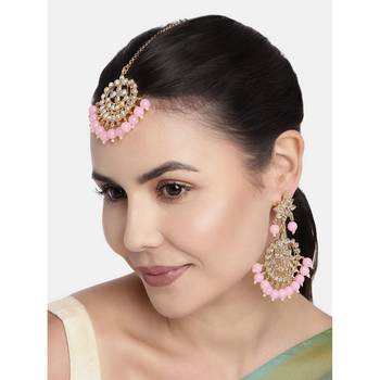 Traditional Pink Pearl And Kundan Maang Tikka With Earring Set For Women 1