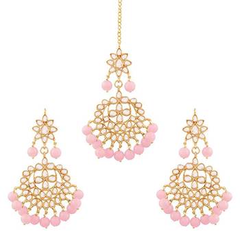 Traditional Pink Pearl And Kundan Maang Tikka With Earring Set For Women 2