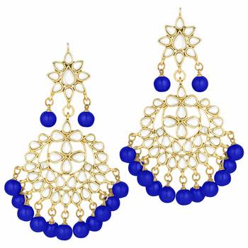 Traditional Pearl And Blue Kundan Maang Tikka With Earring Set For Women 3