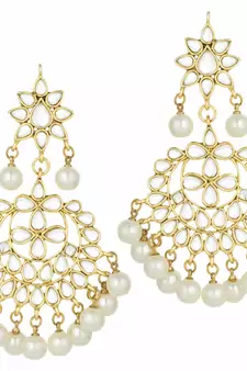 White Gold Plated Pearl And Kundan Traditional Maang Tikka With Earring Set For Women